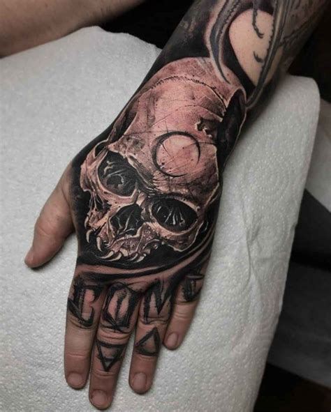 imagenes de tatuajes en la mano de calaveras|tatuajes de calaveras para mujer.